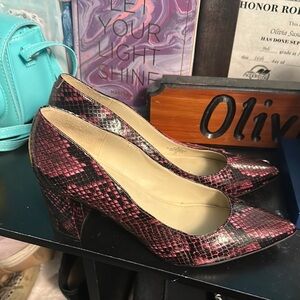 𝐌𝐚𝐫𝐜 𝐟𝐢𝐬𝐡𝐞𝐫 𝐬𝐧𝐚𝐤𝐞𝐬𝐤𝐢𝐧 𝐡𝐞𝐞𝐥𝐬